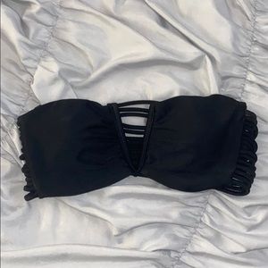 Black bikini top (strapless)